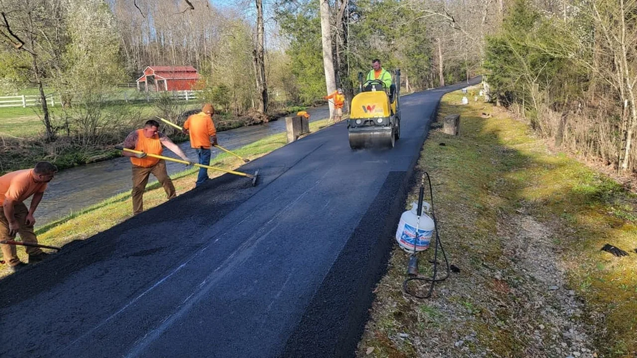 Asphalt paving contractor in Shelbyville, TN