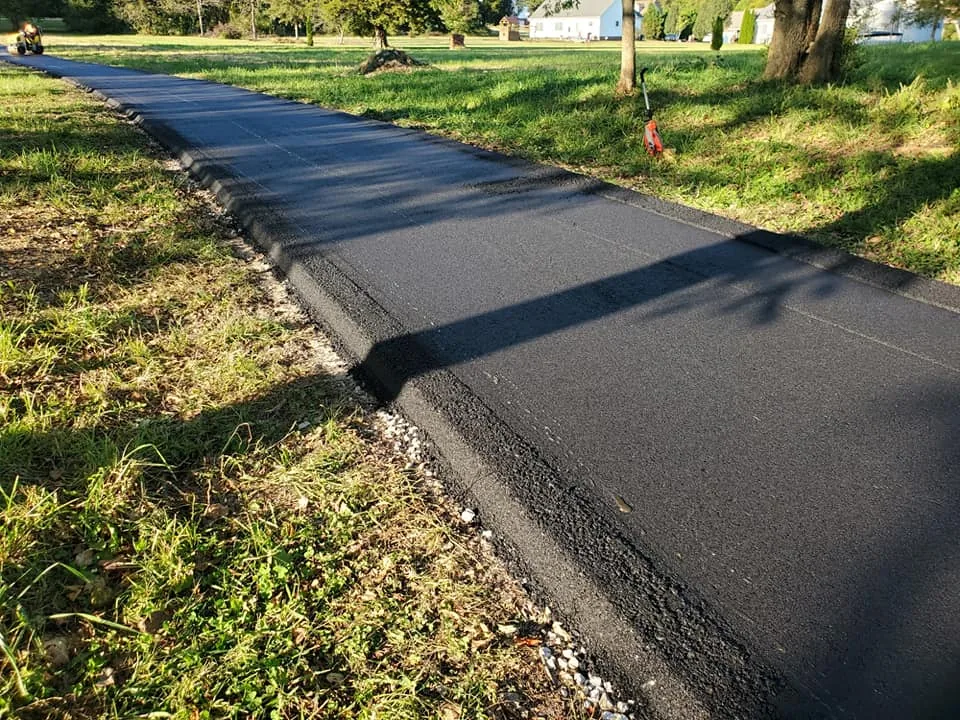Close view of a compacted asphalt edge along a lane, asphalt repair